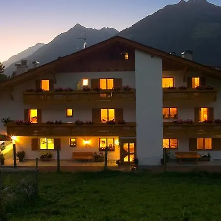 Garni Alpenhof 3*